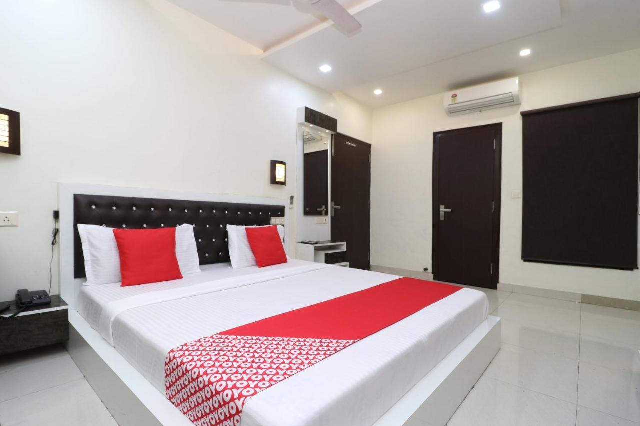 Oyo 29637 Hotel Kakkar Ludhiana Luaran gambar